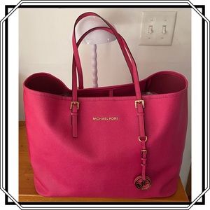 Michael Kors Jet Set Fuchsia Tote